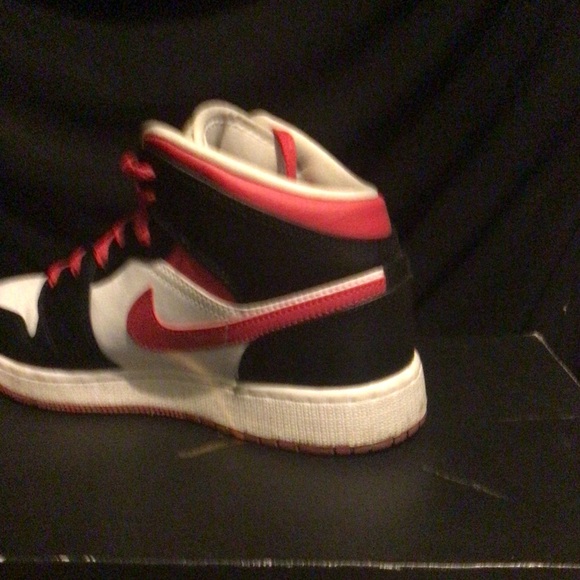 Big kids Jordan 1 Mid Very Berry (GS) - Picture 2 of 9
